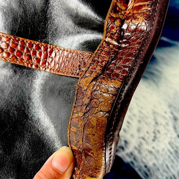 BUY or BUNDLE! Brahmin blk br trim 2 strap removable zip envelope center key fob - Picture 10 of 15